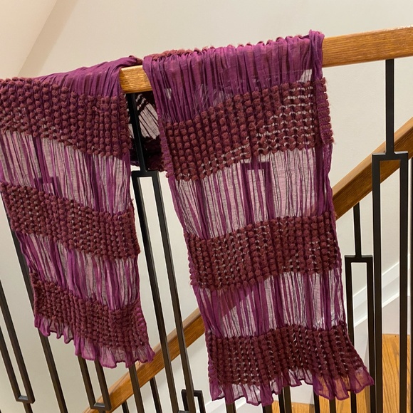 Maroon scarf/shawl - Picture 2 of 5